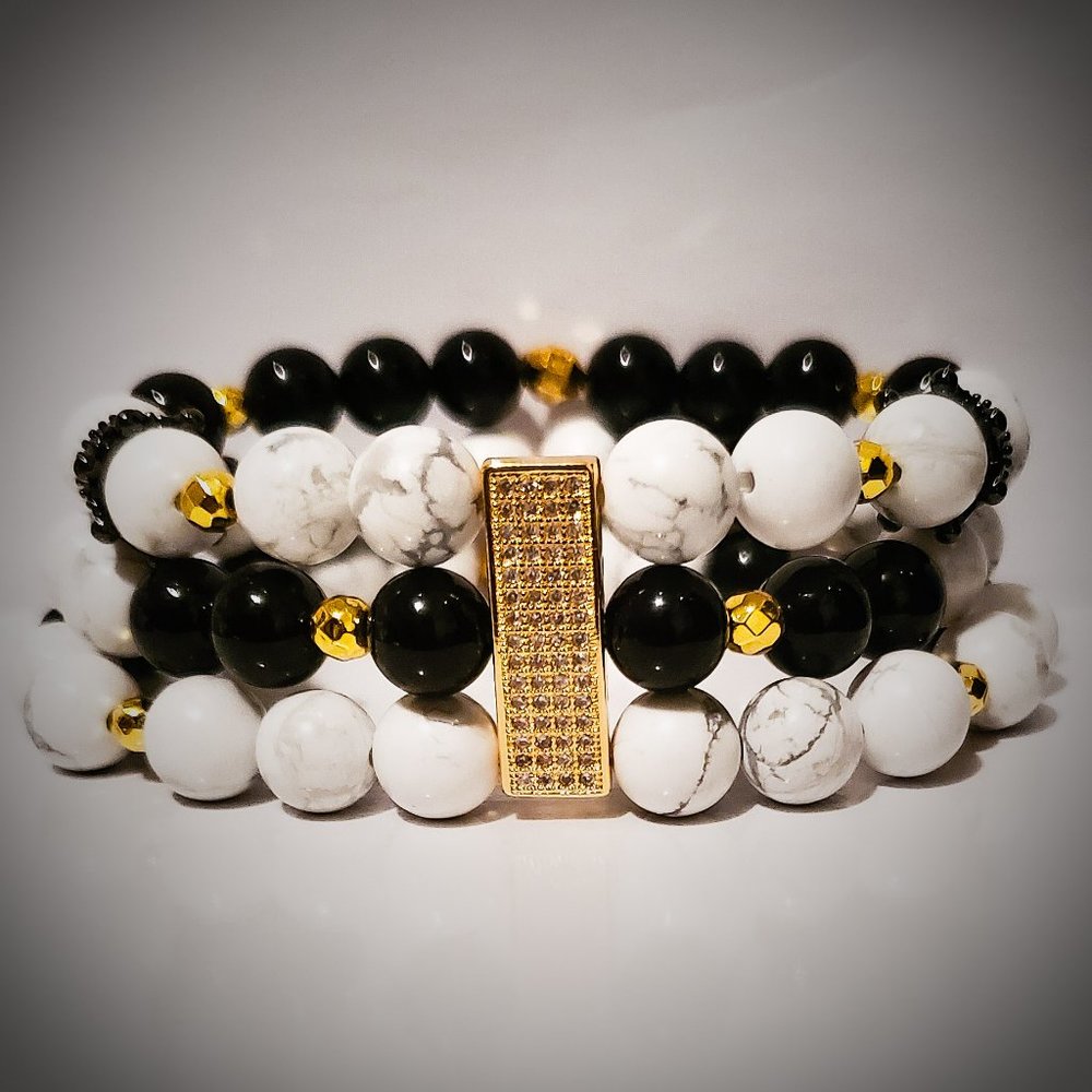 Howlite and Onyx Stacked Bracelet Set